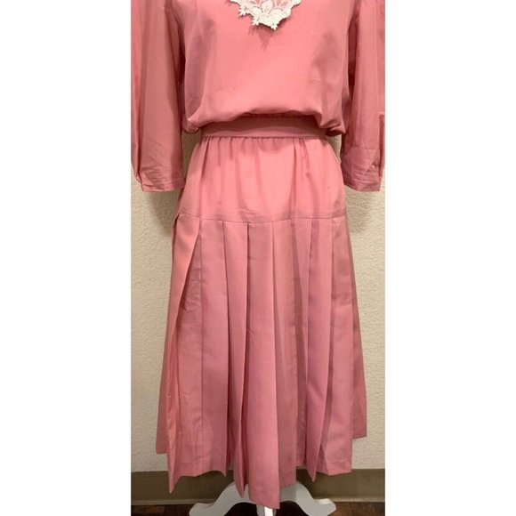 Handmade Vintage 70s/80s Dusty Pink Triangle Lace Bib Pleated Dress - Picture 4 of 7